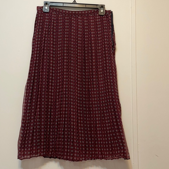 Banana Republic Dresses & Skirts - Banana Republic Pleated Midi Skirt